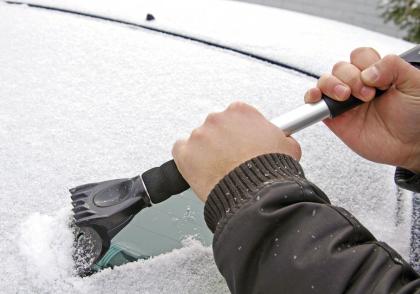 Až začne zase padat sníh, tak před jízdou pečlivě očistěte své auto! Až začne zase padat sníh, tak před jízdou pečlivě očistěte své auto!