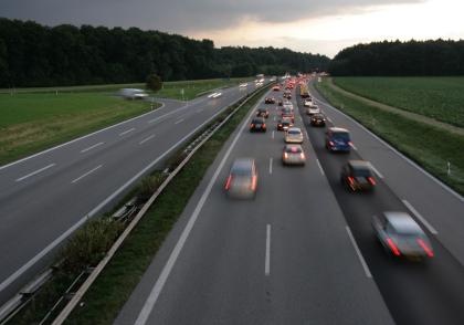 Brzdná dráha a rychlost Brzdná dráha a rychlost