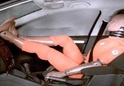 Víte, proč nedávat nohy na přístrojovou desku? Víte, proč nedávat nohy na přístrojovou desku?