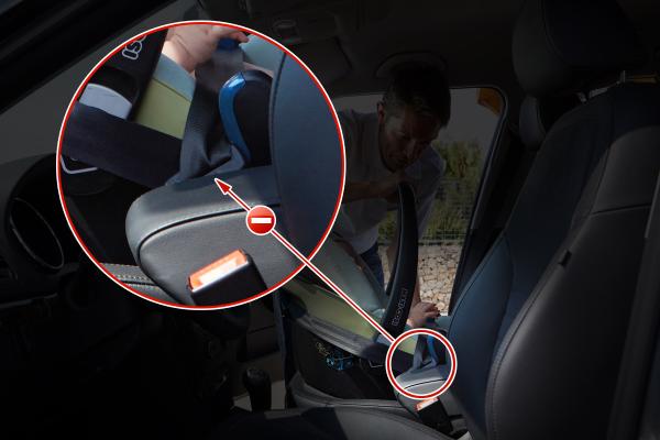 Špatně: Špatně připoutaná sedačka Špatně: Špatně připoutaná sedačka