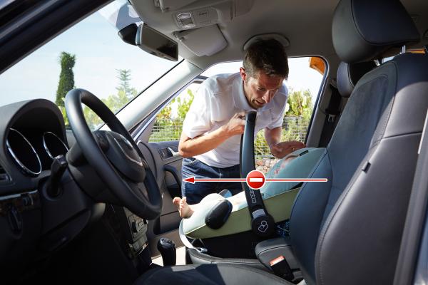 Špatně: Sedačka ve směru jízdy! Špatně: Sedačka ve směru jízdy!