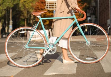 Jízda cyklistů a koloběžkářů po chodníku a přechodu pro chodce Jízda cyklistů a koloběžkářů po chodníku a přechodu pro chodce