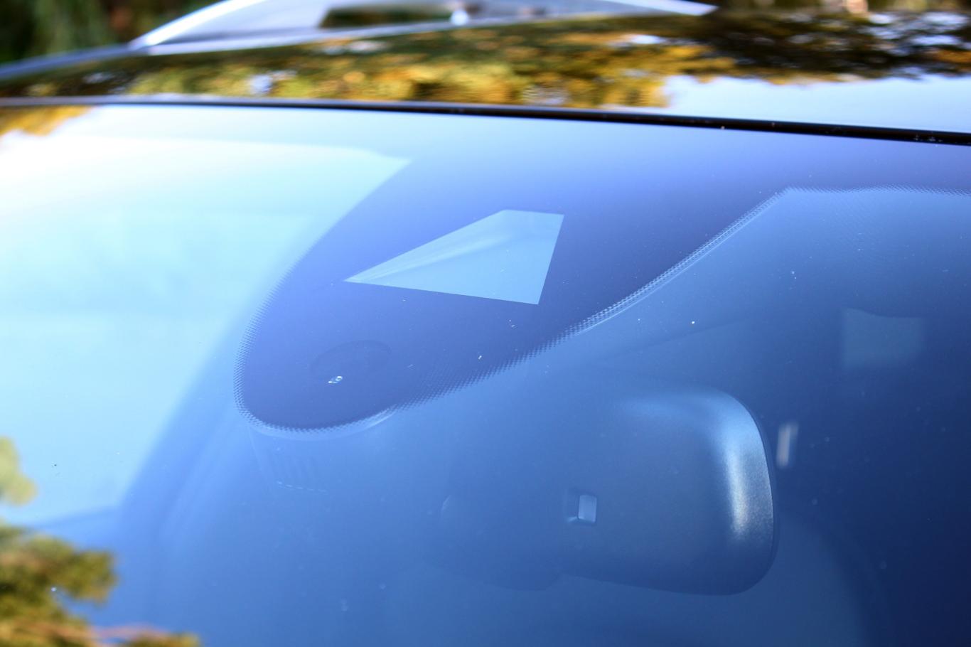 Hlídání jízdních pruhů – senzory a kamery Hlídání jízdních pruhů – senzory a kamery