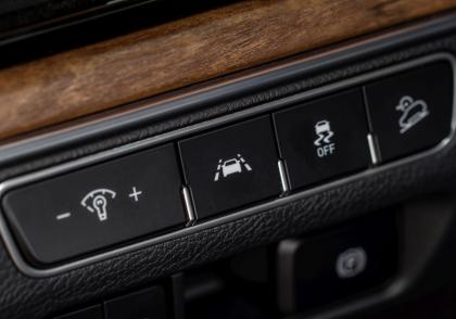 Hlídání jízdních pruhů – co umí, kde pomáhá a co od něj čekat? Hlídání jízdních pruhů – co umí, kde pomáhá a co od něj čekat?