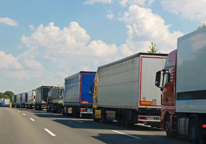 Předjíždění v kolonách Předjíždění v kolonách