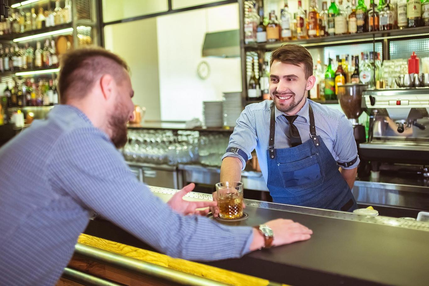 Odpovědný barman řidičům nenalévá Odpovědný barman řidičům nenalévá