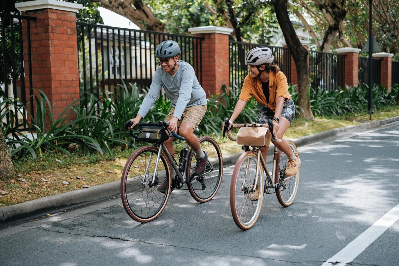 Pravidla pro cyklisty - zakázaná jízda vedle sebe Pravidla pro cyklisty - zakázaná jízda vedle sebe