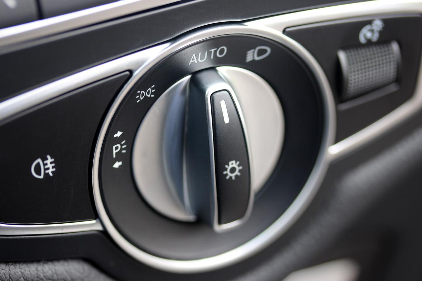 Zapínání světel Zapínání světel