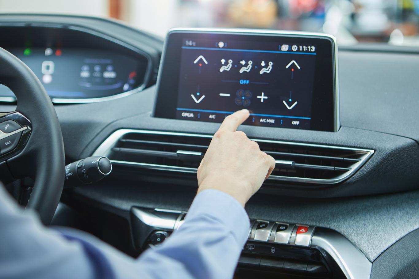 Dotykové vs. bezdotykové ovládání vozidla - klimatizace Dotykové vs. bezdotykové ovládání vozidla - klimatizace