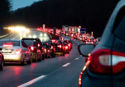 Nedělání záchranářské uličky: Hazard s lidskými životy Nedělání záchranářské uličky: Hazard s lidskými životy