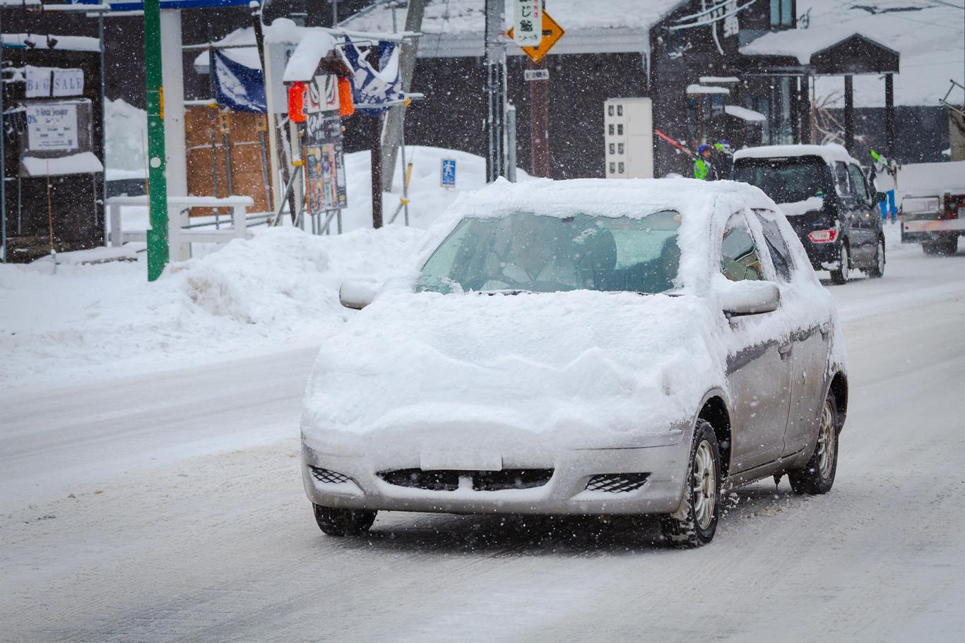 Očištění auta - sníh a námraza na vozidle Očištění auta - sníh a námraza na vozidle