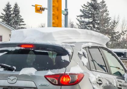 Očištění auta před vjetím na silnici: Klíč k bezpečnosti a ohleduplnosti Očištění auta před vjetím na silnici: Klíč k bezpečnosti a ohleduplnosti