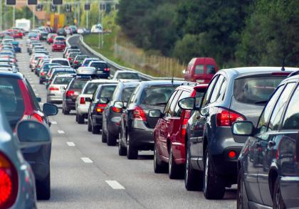 Špatné zipování na silnicích: Proč nás to stojí čas, nervy i bezpečnost? Špatné zipování na silnicích: Proč nás to stojí čas, nervy i bezpečnost?