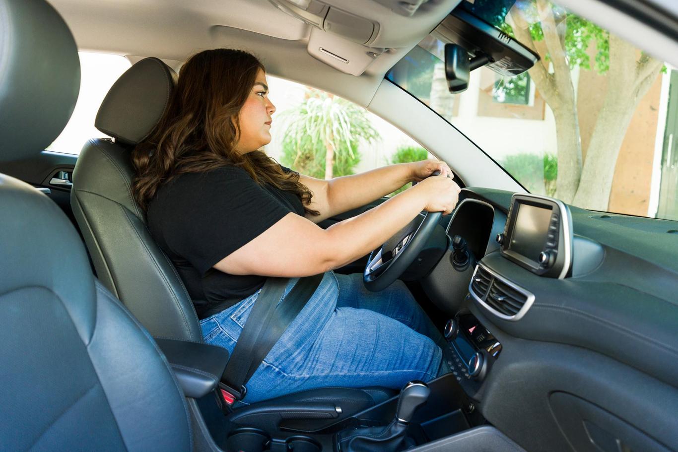 Vliv postavy na řízení - Řidič s nadváhou Vliv postavy na řízení - Řidič s nadváhou