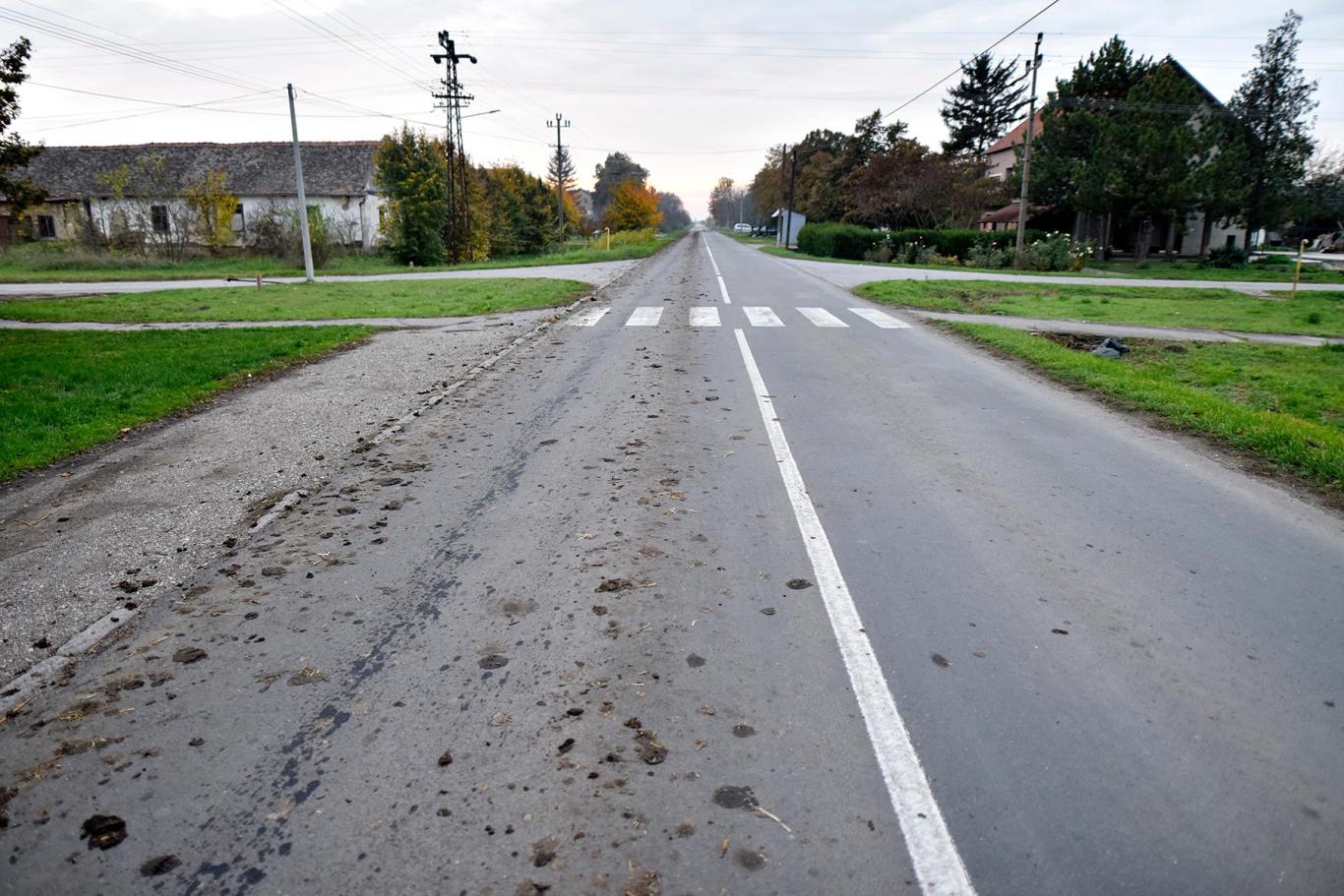 Zemědělská technika na silnicích - Znečištění silnice Zemědělská technika na silnicích - Znečištění silnice