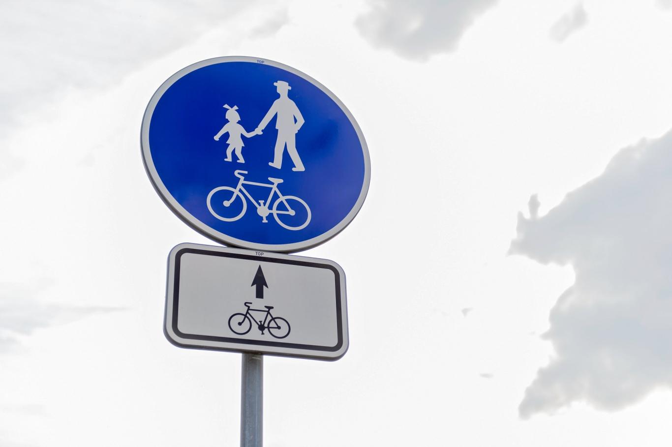 Cyklovýlet - stezka pro chodce a cyklisty Cyklovýlet - stezka pro chodce a cyklisty
