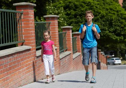 Naučte své dítě chodit do školy bezpečně Naučte své dítě chodit do školy bezpečně