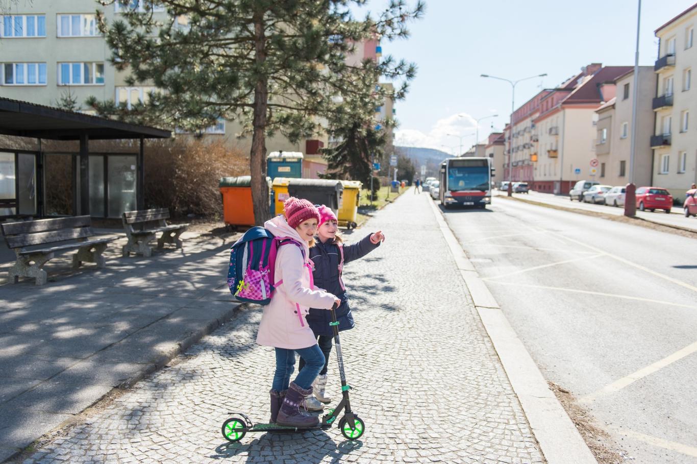 Přijíždějící autobus Přijíždějící autobus