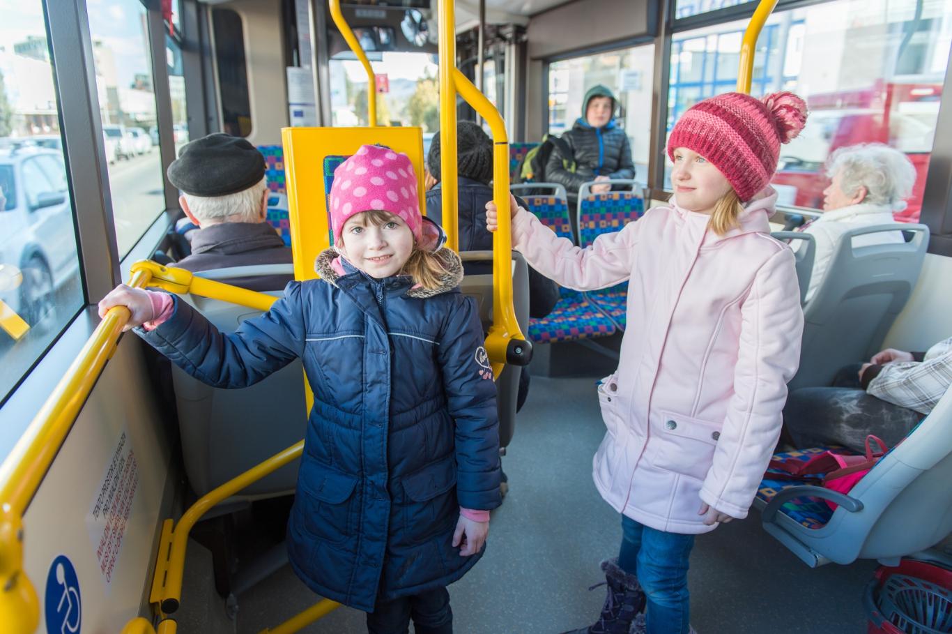 Držení v autobusu Držení v autobusu