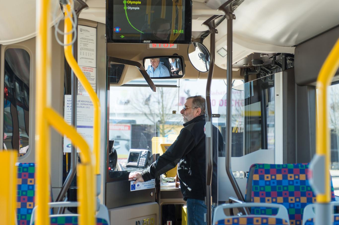 Nemluvit za jízdy s řidičem Nemluvit za jízdy s řidičem