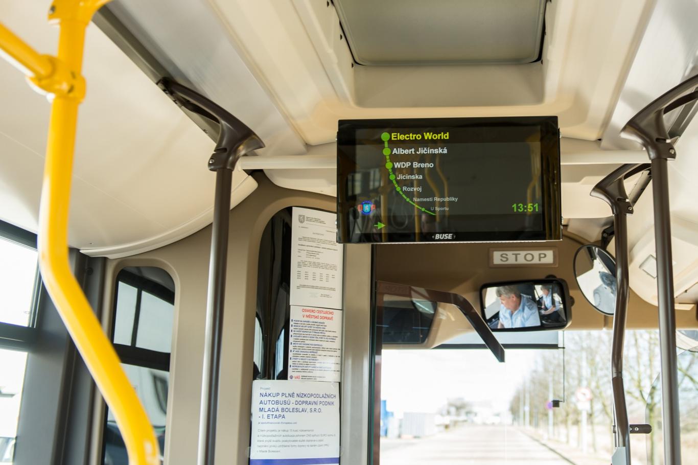 Informační tabule v autobusu Informační tabule v autobusu