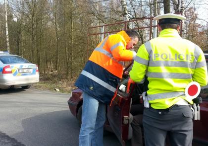 Středočeští policisté a tým Výzkumu dopravní bezpečnosti ŠKODA AUTO se zaměřili na prevenci v silniční dopravě Středočeští policisté a tým Výzkumu dopravní bezpečnosti ŠKODA AUTO se zaměřili na prevenci v silniční dopravě